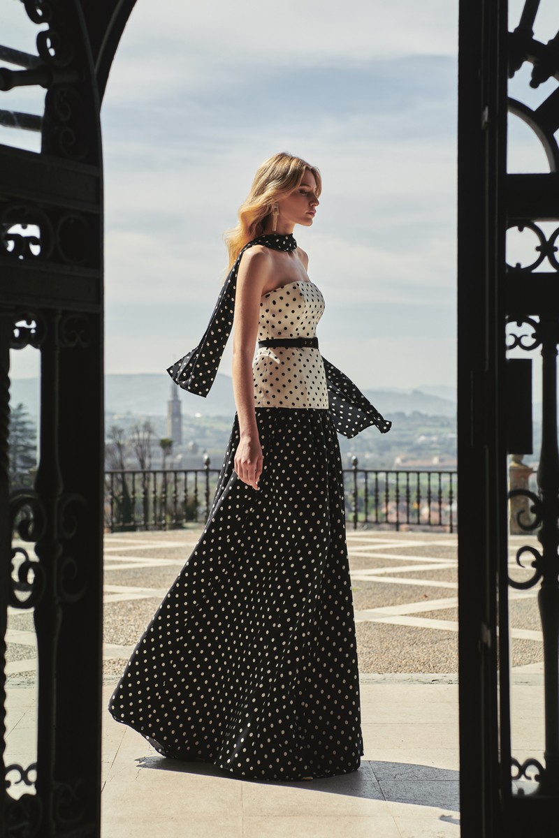 top palabra de honor crepe de lunares blanco y negro invitada conjunto para boda de primavera verano, graduación o feria de abril