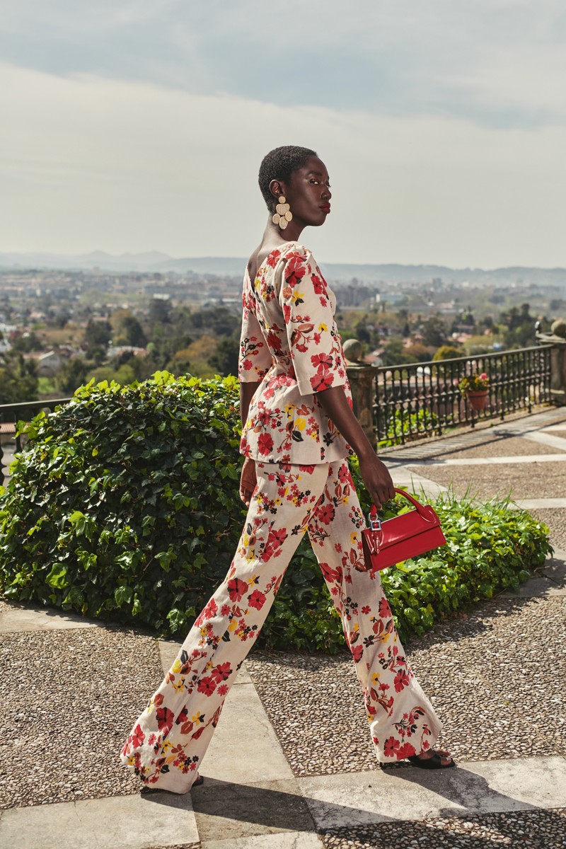 comprar online top de lino beige con flores bordadas de colores con botones y manga francesa para invitada fiesta, boda, evento, mamá de comunion comprar online