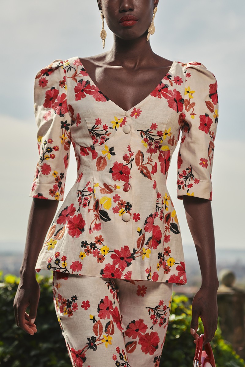 top de lino con flores bordadas de colores con botones y manga francesa para invitada fiesta, boda, evento, mamá de comunion comprar online