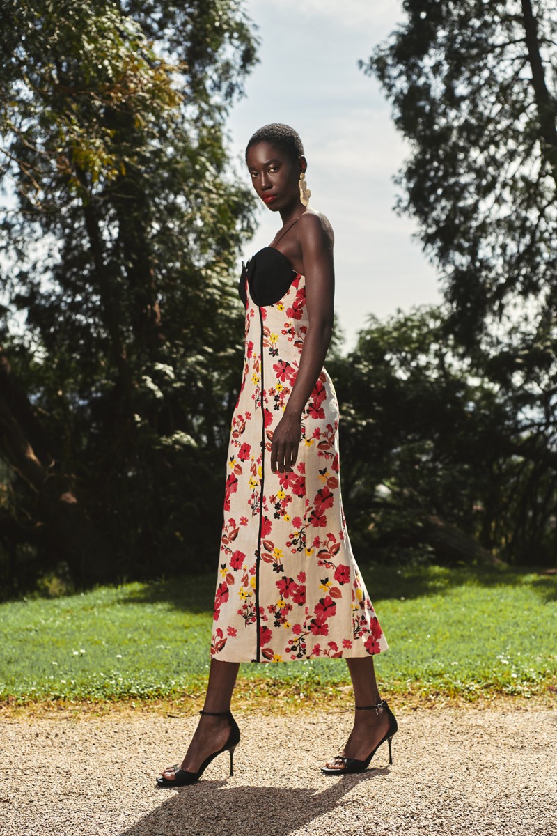 vestido recto de lino bordado flores con cazuelas de tulipanes para invitadas a boda de verano, fiesta, ocasión especial