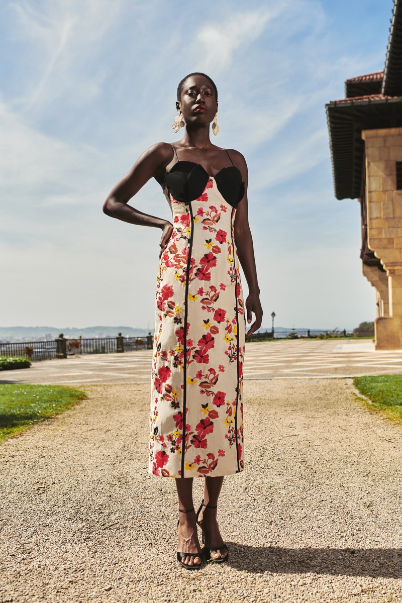 vestido midi de lino bordado flores con cazuelas de tulipanes para invitadas a boda de verano, fiesta, ocasión especial