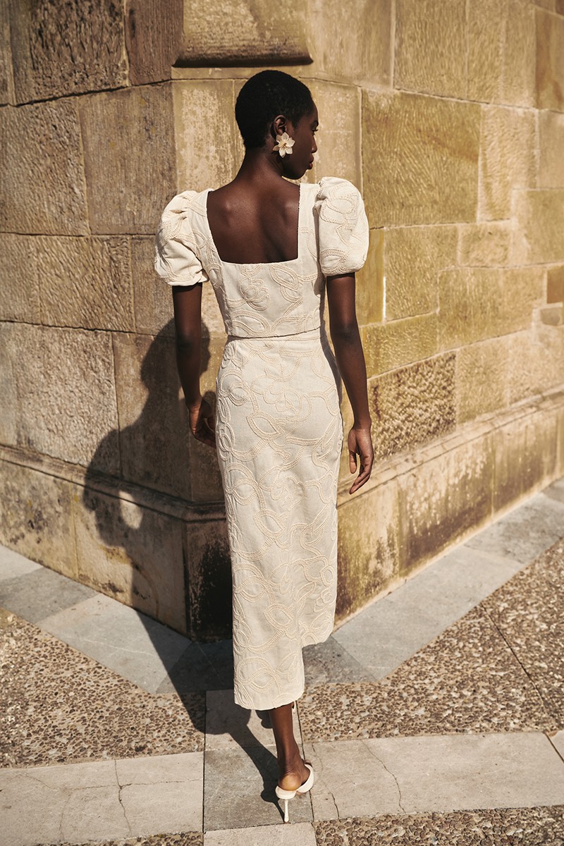 top de lino beige con dibujo relieve con manga globo pequeña, para invitada fiesta, boda, evento, mamá de comunion comprar online