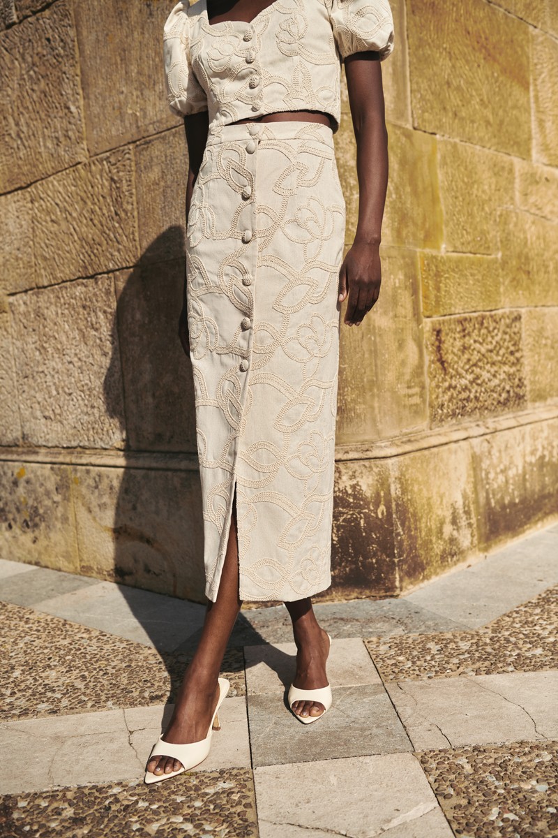 conjunto de top y falda recta botones en tejido de lino beige con dibujo bordado relieve, para invitada fiesta, boda, evento, mamá de comunion comprar online