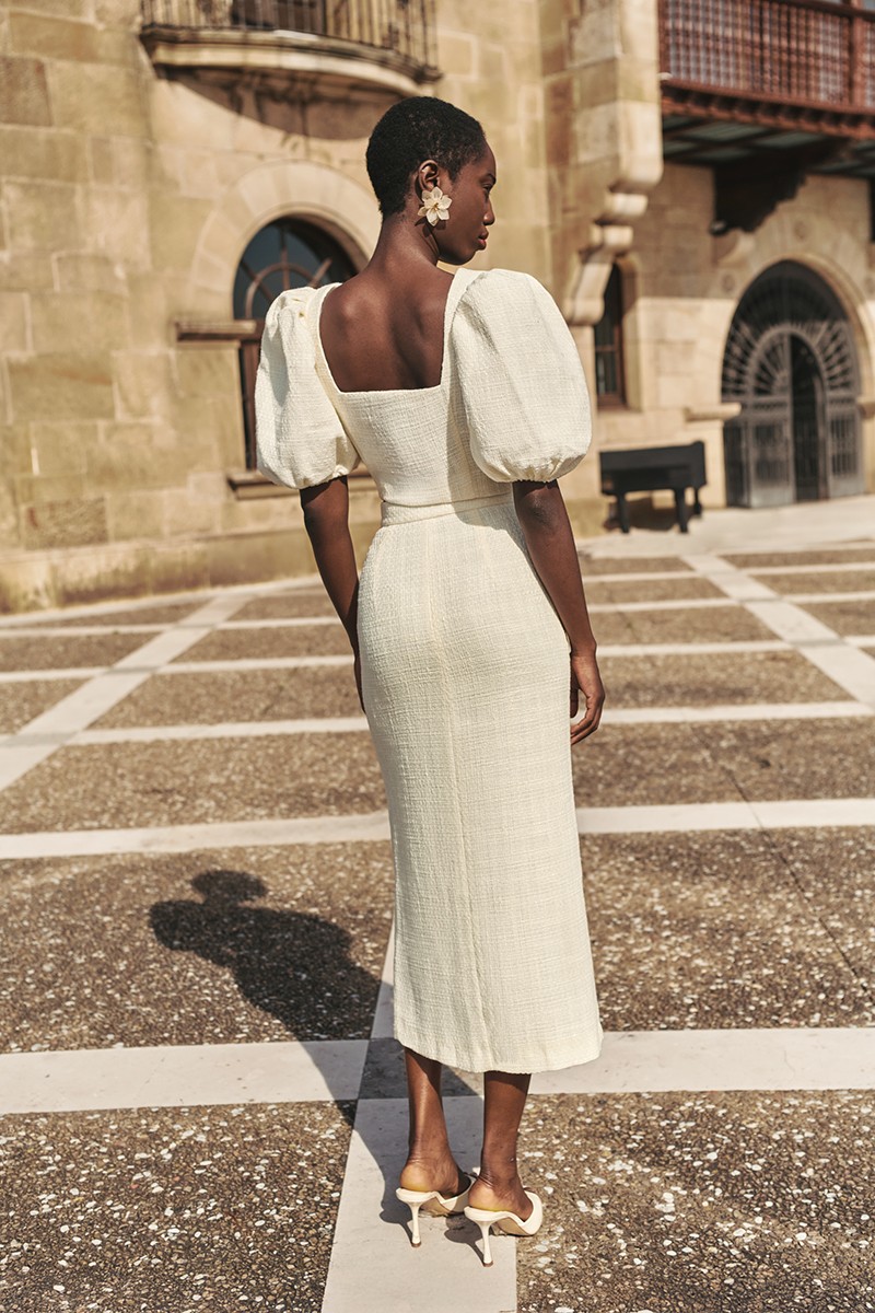 comprar online conjunto blanco roto en tejido chanel de top y falda con botones joya para novia civil, boda informal, mama de bautizo o comunion