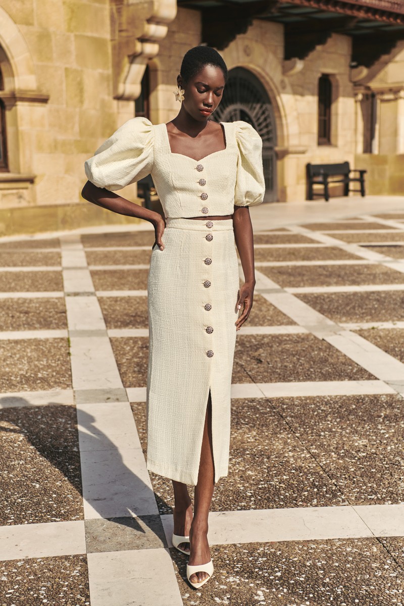 Top en tweed blanco roto con mangas globo y botones joya en tejido chanel blanco mama de bautizo o comunion, novia civil, shoponline,