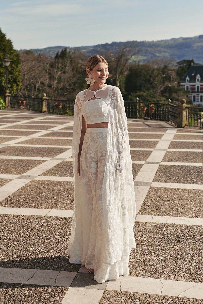 conjunto con Top corto gasa bordada blanca para novia, mama de comunion, bautizo, fiesta boho chic.