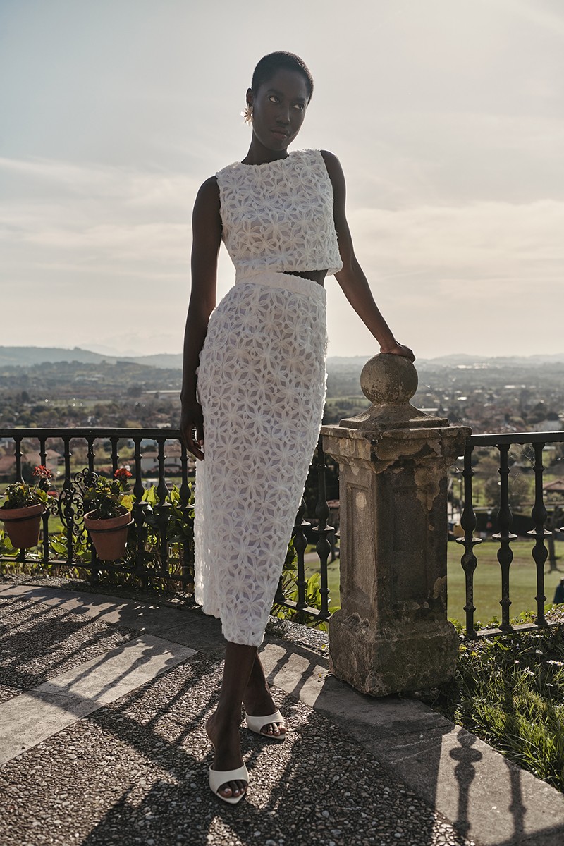 conjunto top cruzado en la espalda en tul bordado con organza en relieve y falda blanco para novia, segundo vestido, fiesta, evento, gala, mama de comunion, bautizo