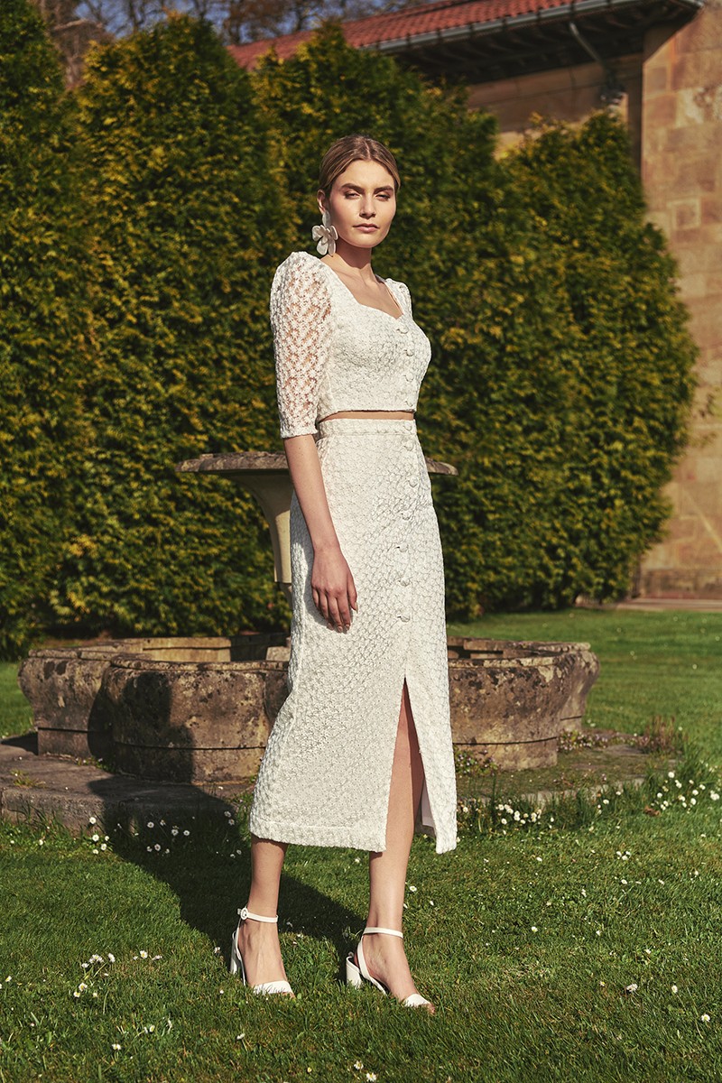 comprar top en tul bordado de flores blanco con escote corazon para mama de comunion, bautizo para novia civil o boda informal