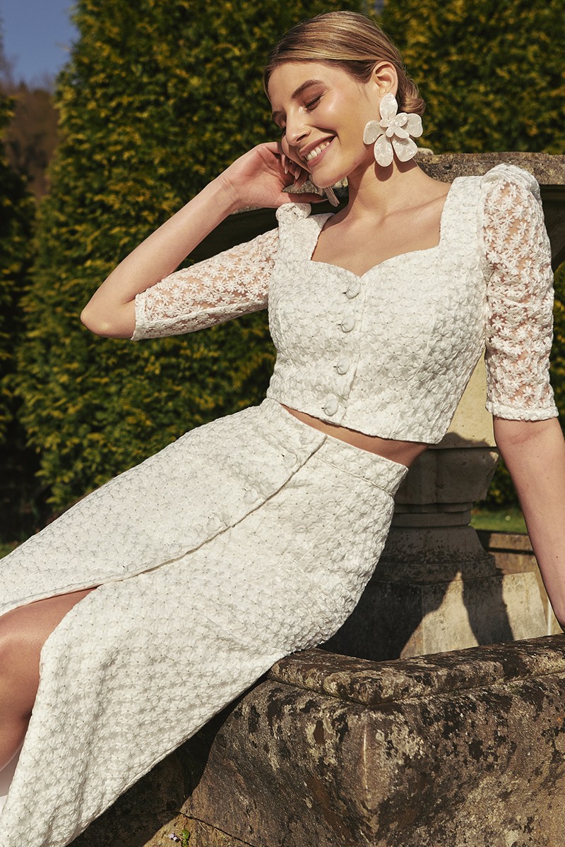 comprar falda midi con tul bordado flores blanco y botones forrados para novia civil o boda informal, mama de comunion o bautizo