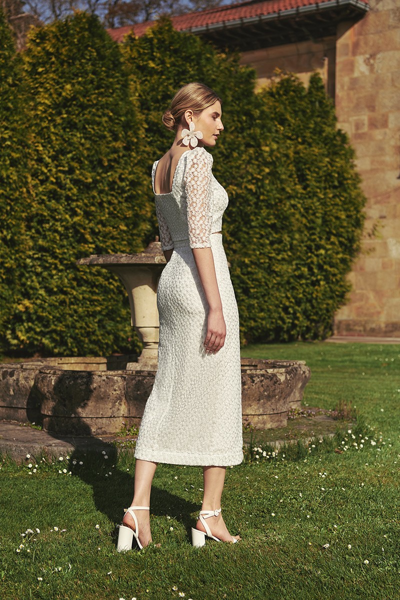 comprar falda recta midi con tul bordado flores blacno y botones forrados para novia civil o boda informal, mama de comunion o bautizo