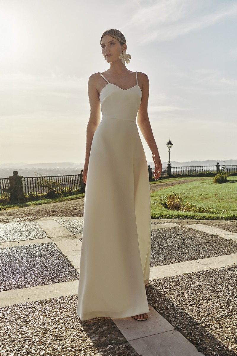 comprar vestido largo de fiesta lencero en crepe blanco con tirantes finos, escote en la espalda y abertura lateral en la falda para invitada fiesta, evento noche,novia segundo vestido