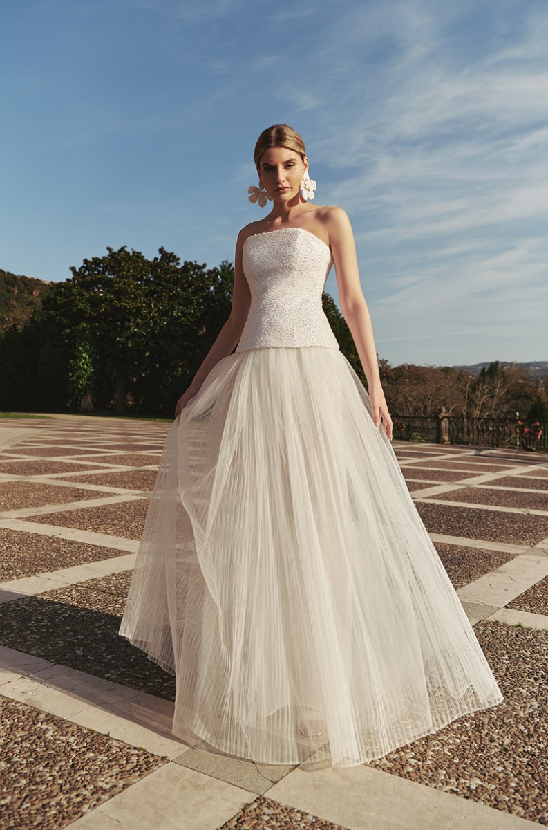 top largo estilo corsé con perlas sobre crepe blanco para novia, segundo vestido, fiesta, evento, gala, bride