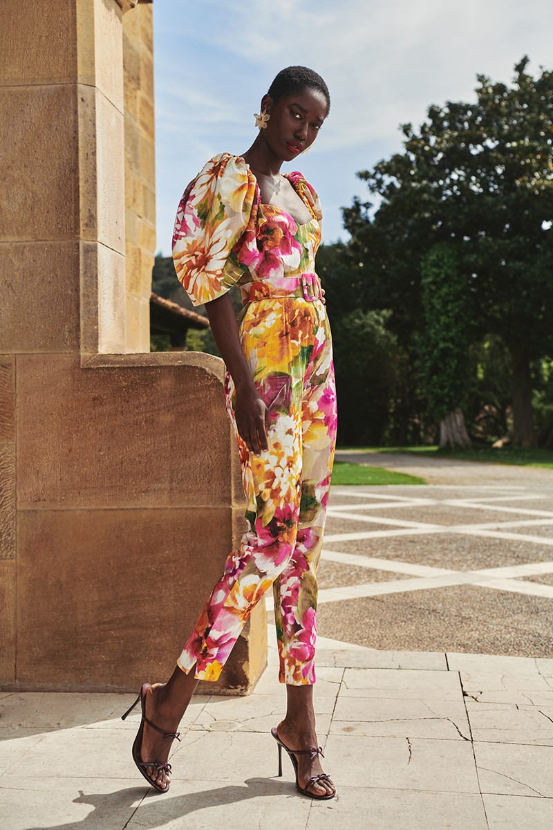 Mono de fiesta estampado de flores elastico con manga abullonada, pantalon pitillo para invitadas boda primavera verano compra online shop online evento apparentia