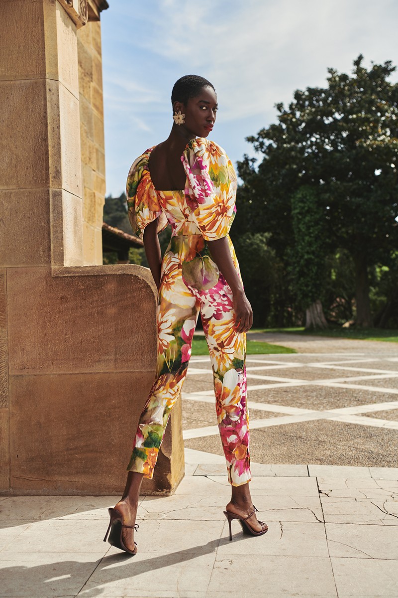 comprar Mono de fiesta estampado de flores elastico con manga abullonada, pantalon pitillo para invitadas boda primavera verano compra online shop online evento apparentia