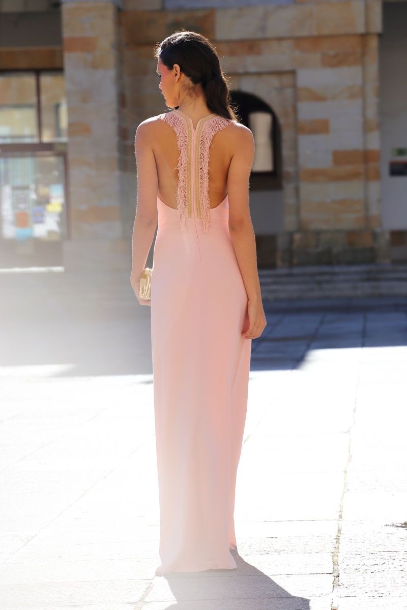 vestido largo de fiesta rosa palo con escote espalda para boda