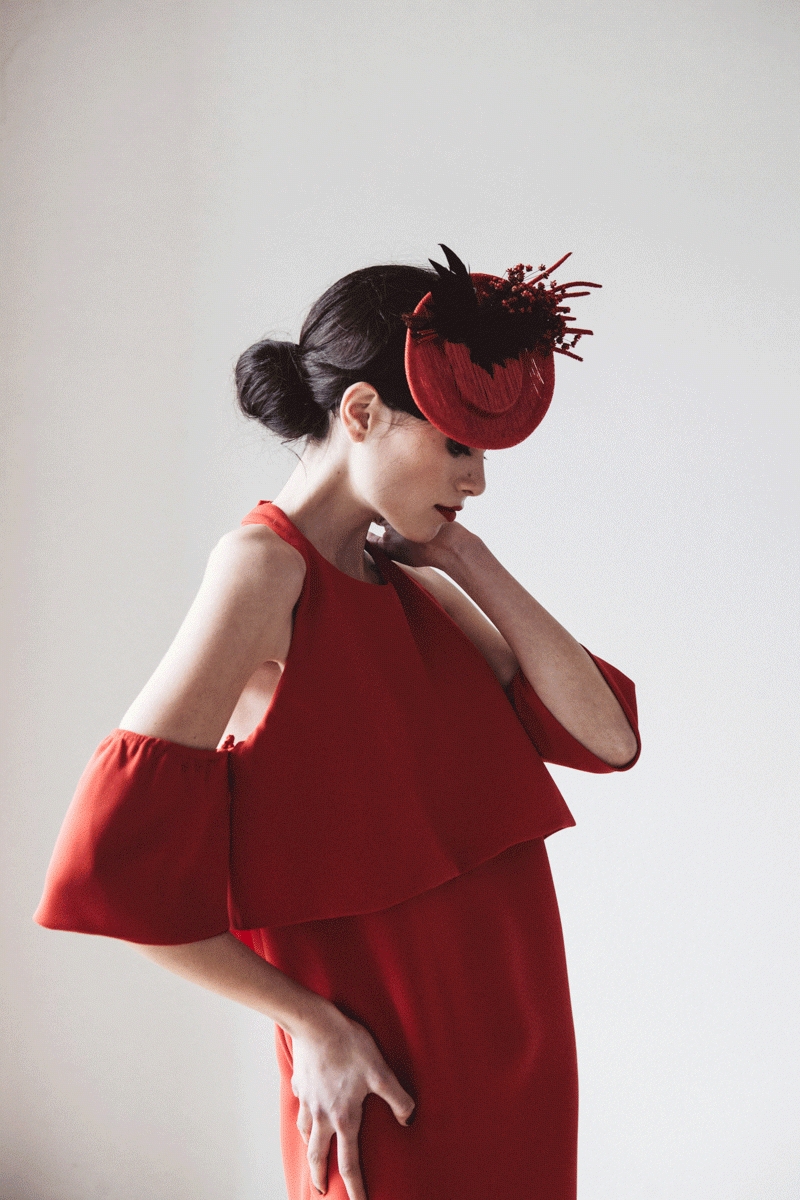 vestidos de fiesta cortos en color rojo con los hombros descubiertos para boda evento coctel bautizo comunion graduacion de bouret en apparentia